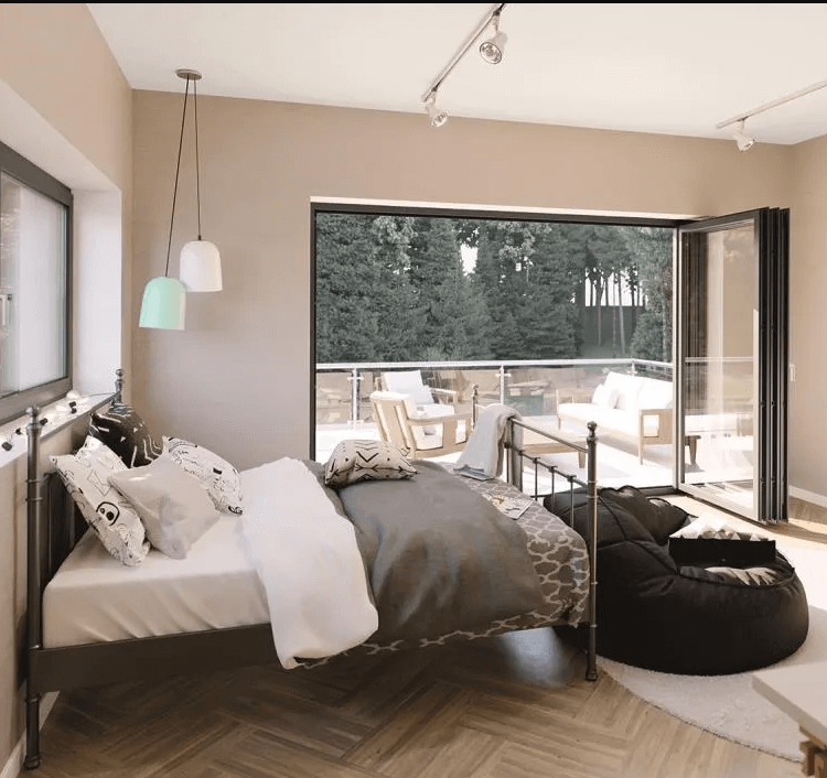 Posición abierta del sistema Rehau Panorama Swing instalado en casa, vista interior